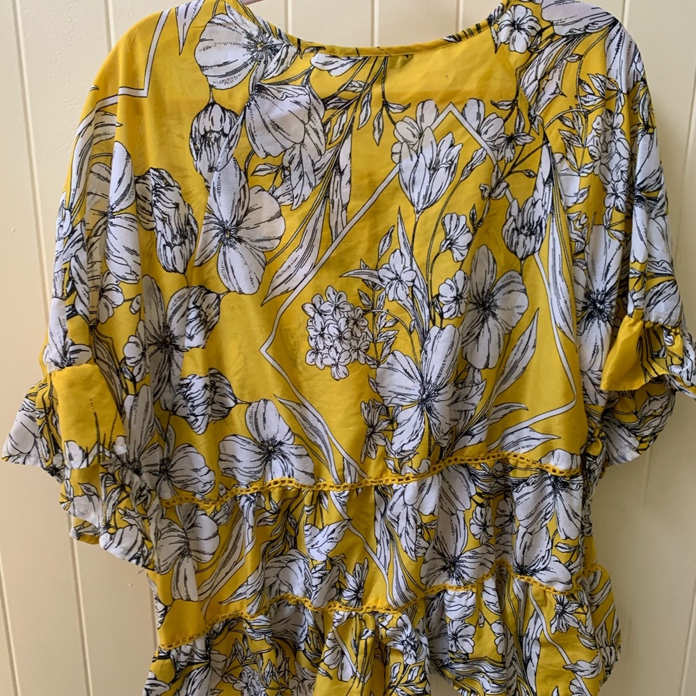 ☀️Yellow Blouse